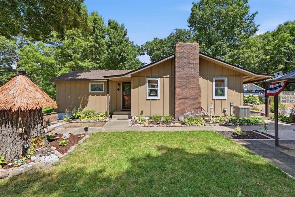Photo of 175 Tonka Bay Road, Excelsior, MN 55331 (MLS # 7112095)