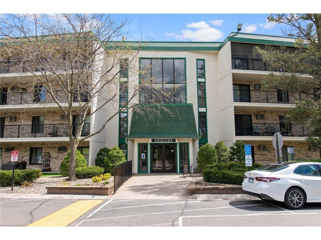 10401 Cedar Lake Road 208