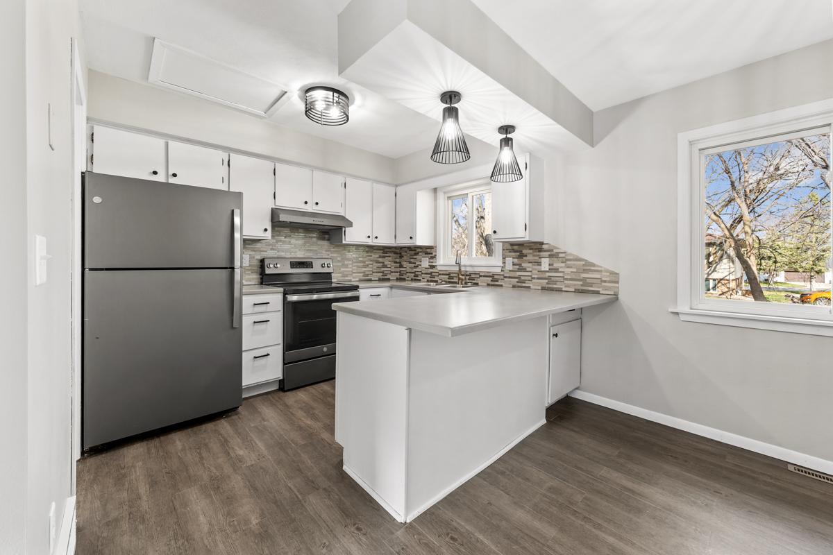 571 N Montgomery Avenue