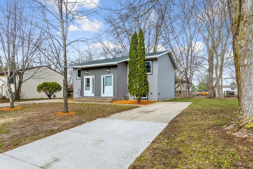 Photo of 571 N Montgomery Avenue, Le Center, MN 56057 (MLS # 7007673)