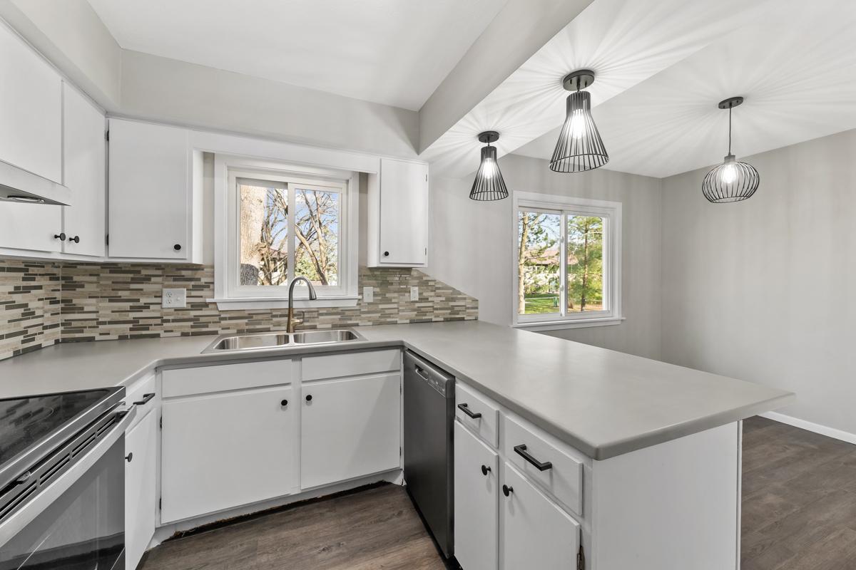 571 N Montgomery Avenue