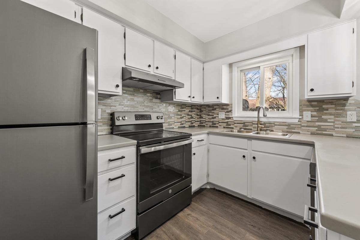 571 N Montgomery Avenue