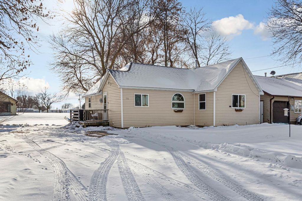 Photo of 532 W Radichel Street, Lake Crystal, MN 56055 (MLS # 7013227)