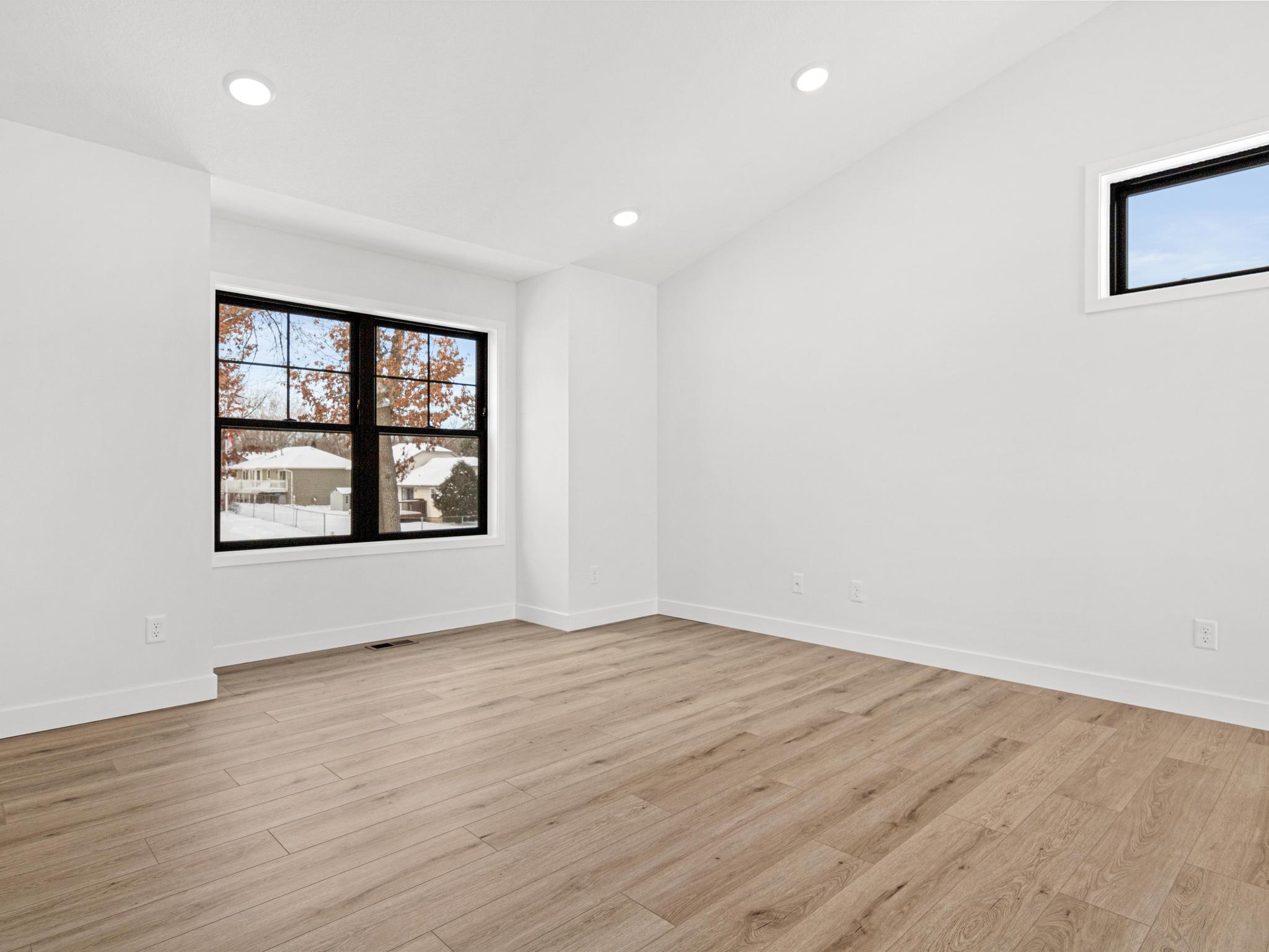 10717 Lincoln Street NE