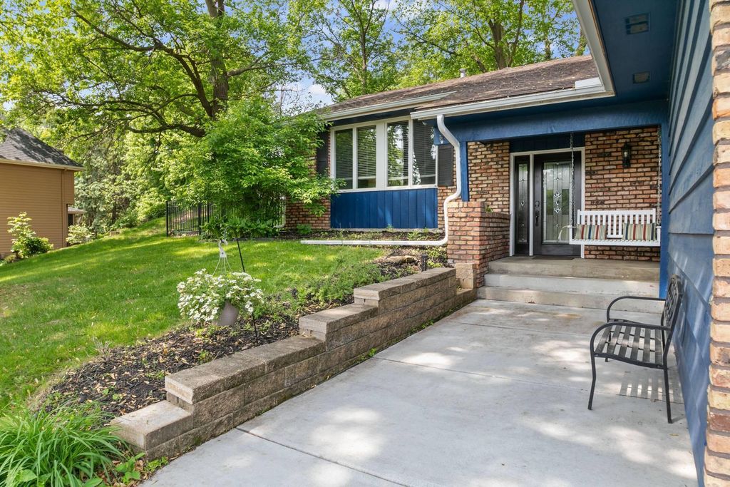 Photo of 2915 Alvarado Lane N, Plymouth, MN 55447 (MLS # 7017407)