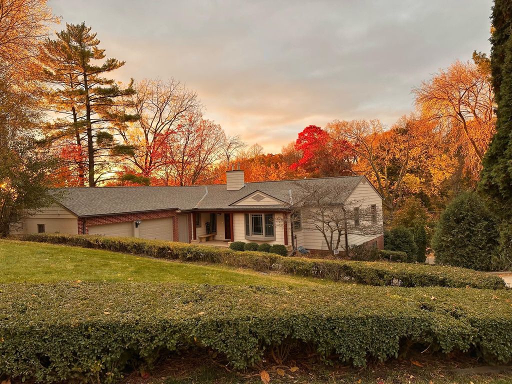 Photo of 900 12th Avenue SW, Rochester, MN 55902 (MLS # 7031326)