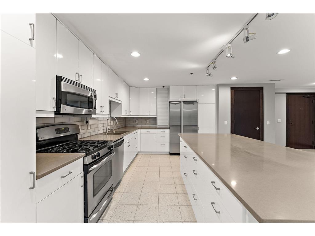 214 4th Street E 213