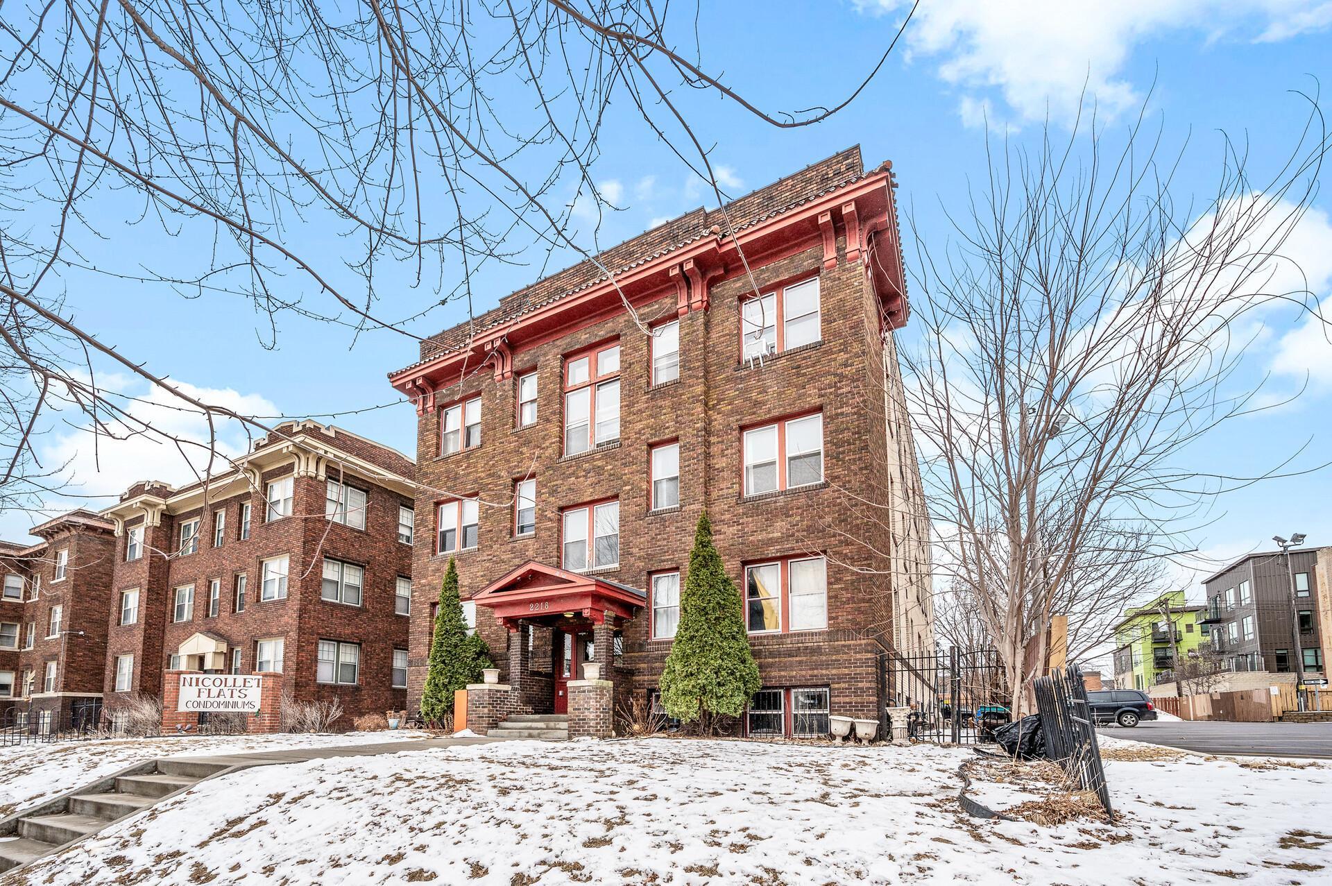 2218 Nicollet Avenue 23