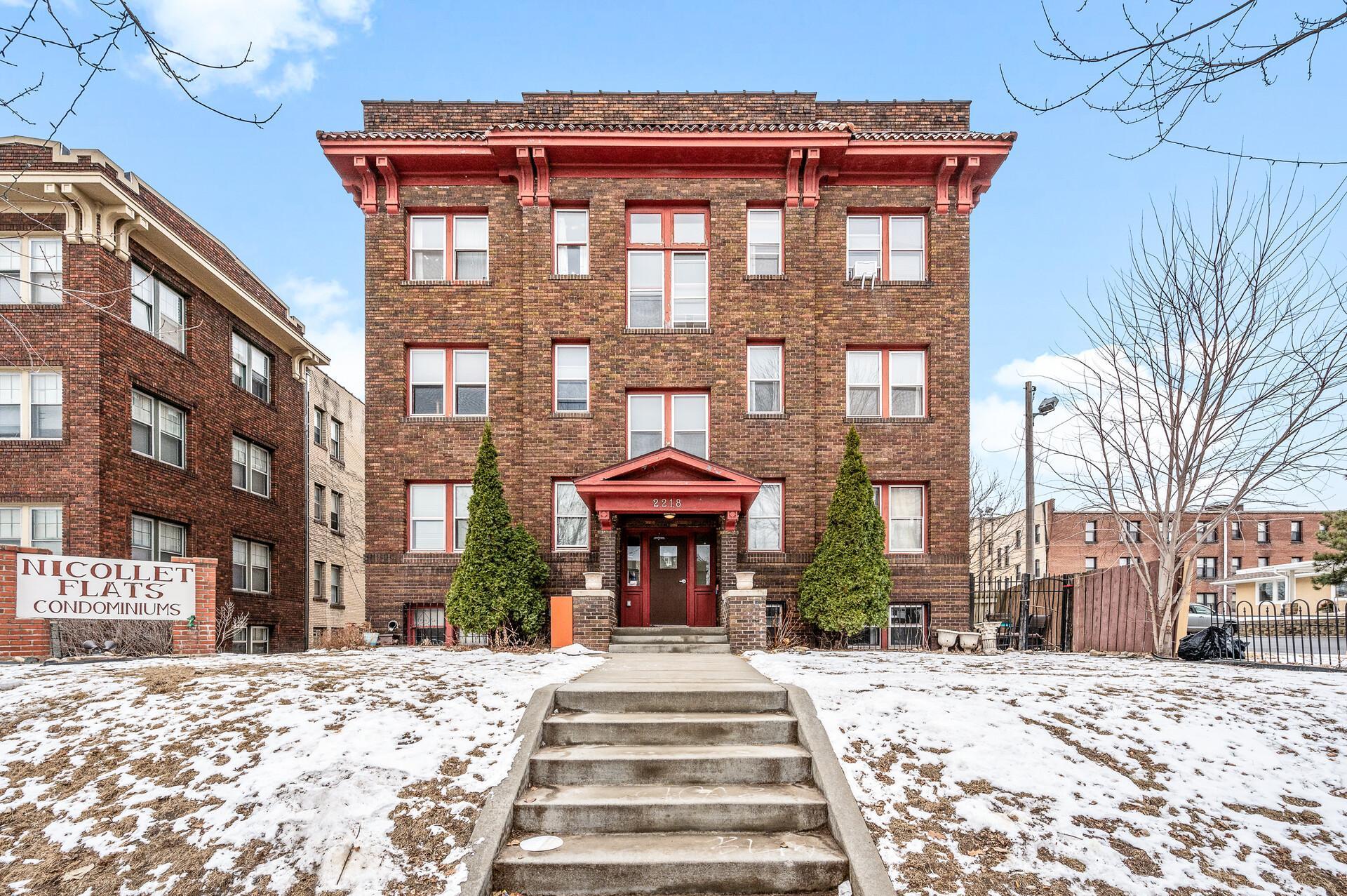 2218 Nicollet Avenue 23