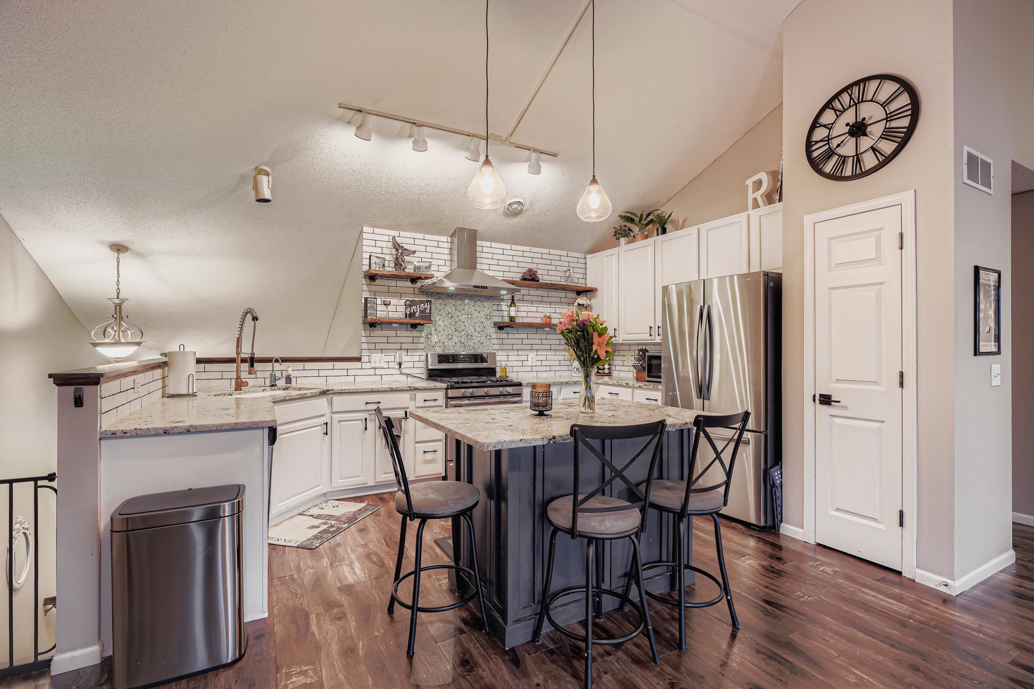 6887 Folkestone Road 712