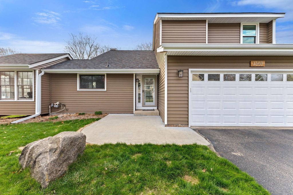 Photo of 1308 Rushmore Drive, Burnsville, MN 55306 (MLS # 7054221)