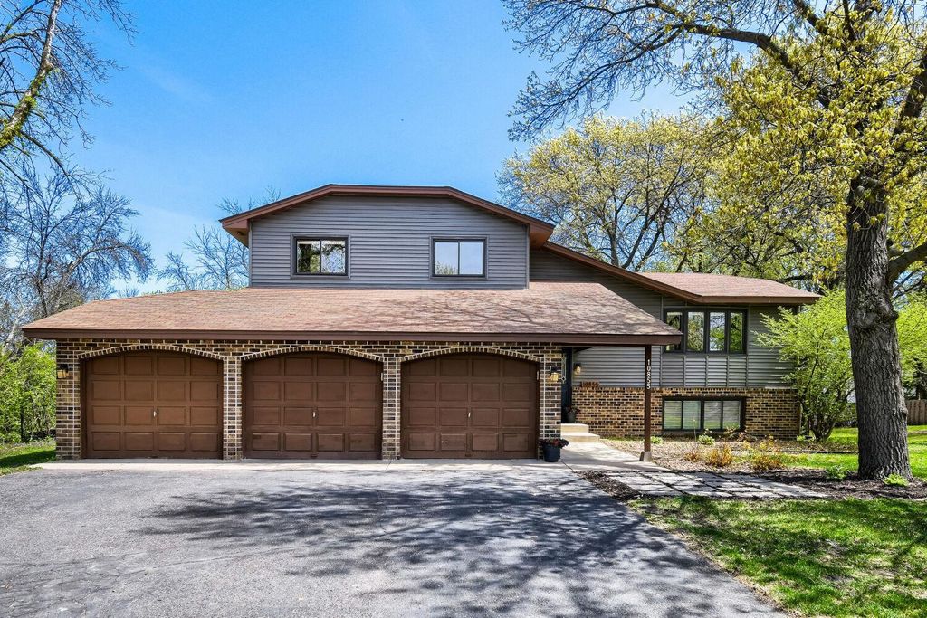 Photo of 10855 Avocet Street NW, Coon Rapids, MN 55433 (MLS # 7072546)