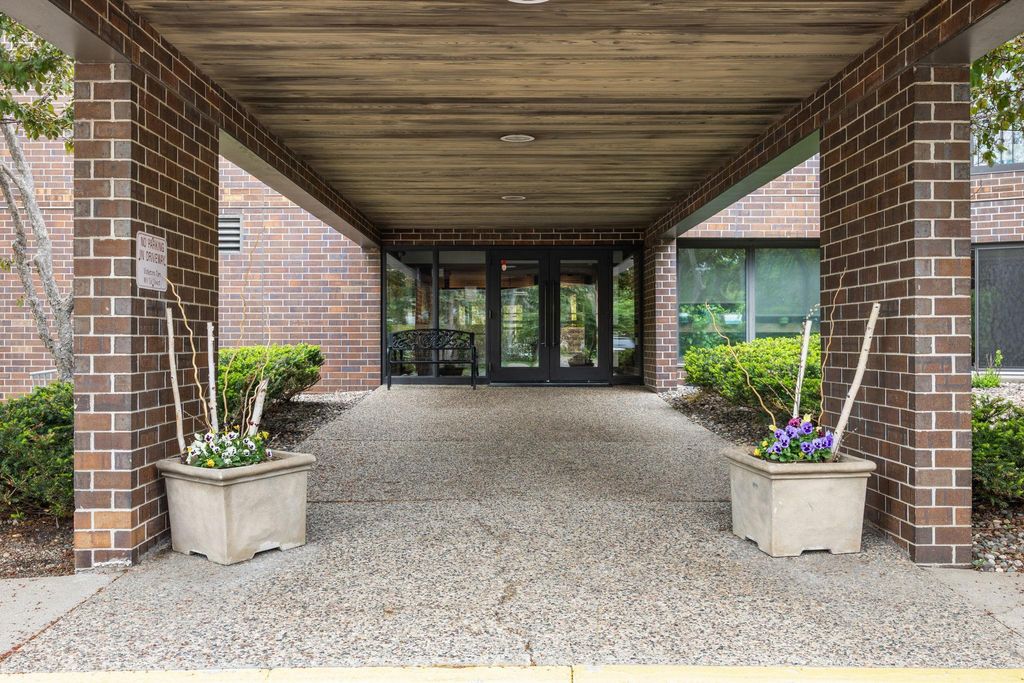 Photo of 2275 Youngman Avenue #106W, Saint Paul, MN 55116 (MLS # 7077212)