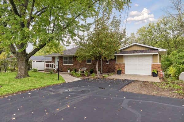 1814 MCKNIGHT RD N, SAINT PAUL, MN 55109 - Image e23866e290b9c0f3df1883256f2e4fec/584077060