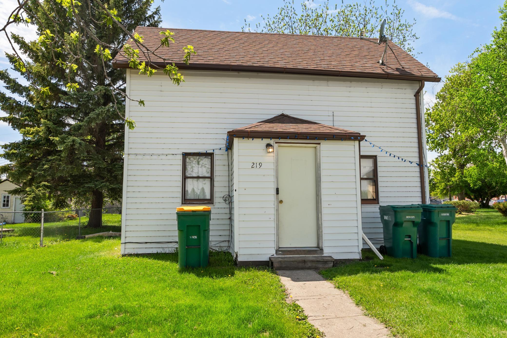 Photo 1 of 10 — 219 5th Avenue NE, Mayville, ND 58257