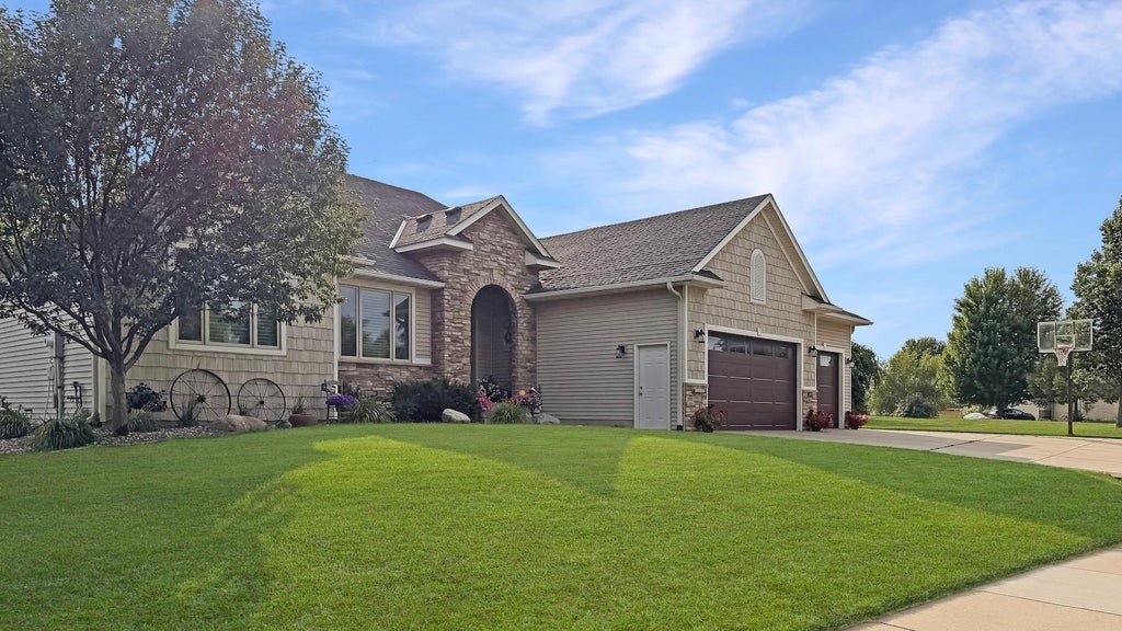 Photo of 912 Superior Drive, Northfield, MN 55057 (MLS # 7116202)