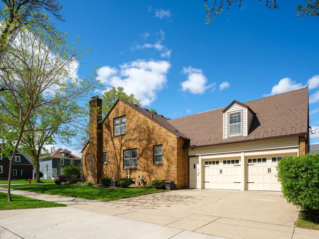 Photo of 1201 Center Street W, Rochester, MN 55902 (MLS # 7065578)