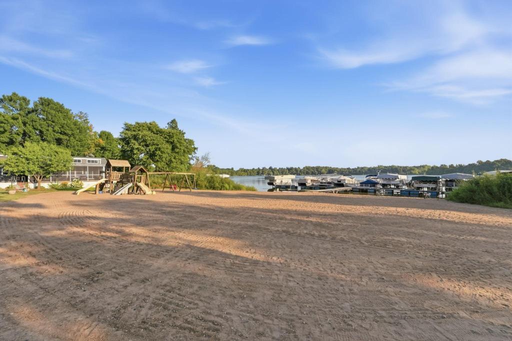 18096 Browns Lake Road