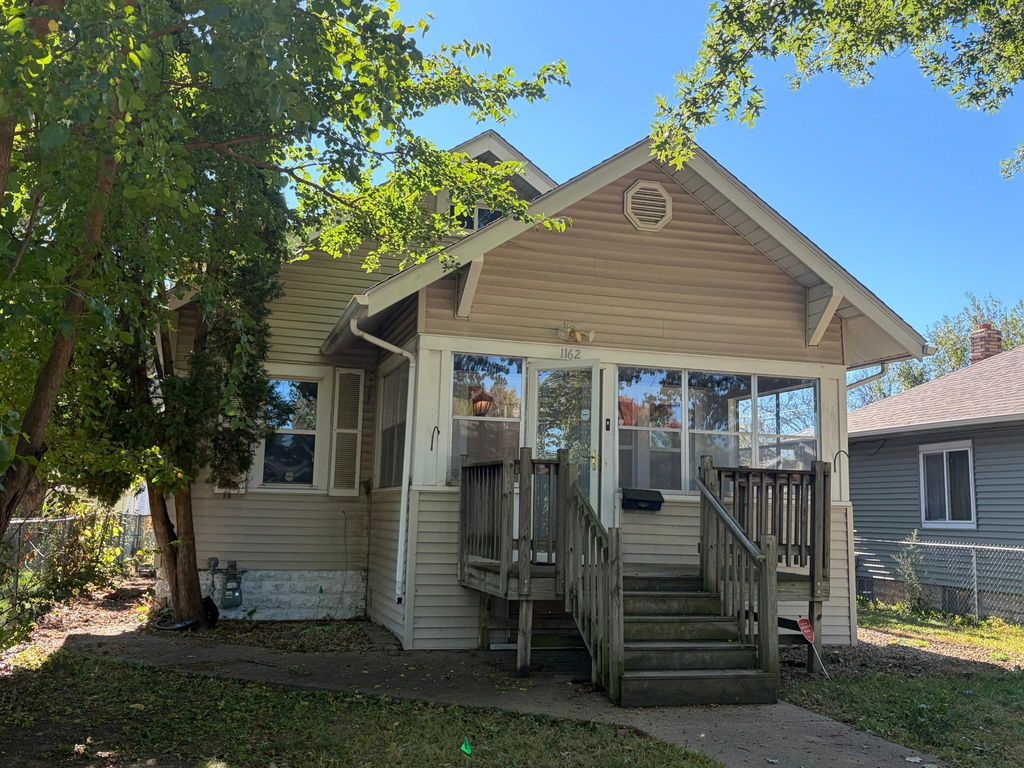 Photo of 1162 Lawson Avenue E, Saint Paul, MN 55106 (MLS # 6803699)