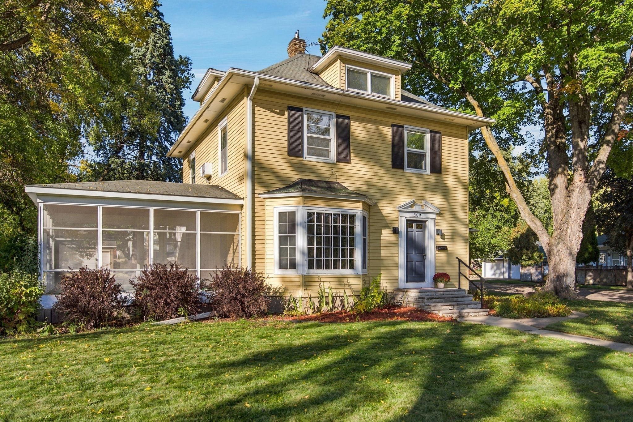 309 Division Street E