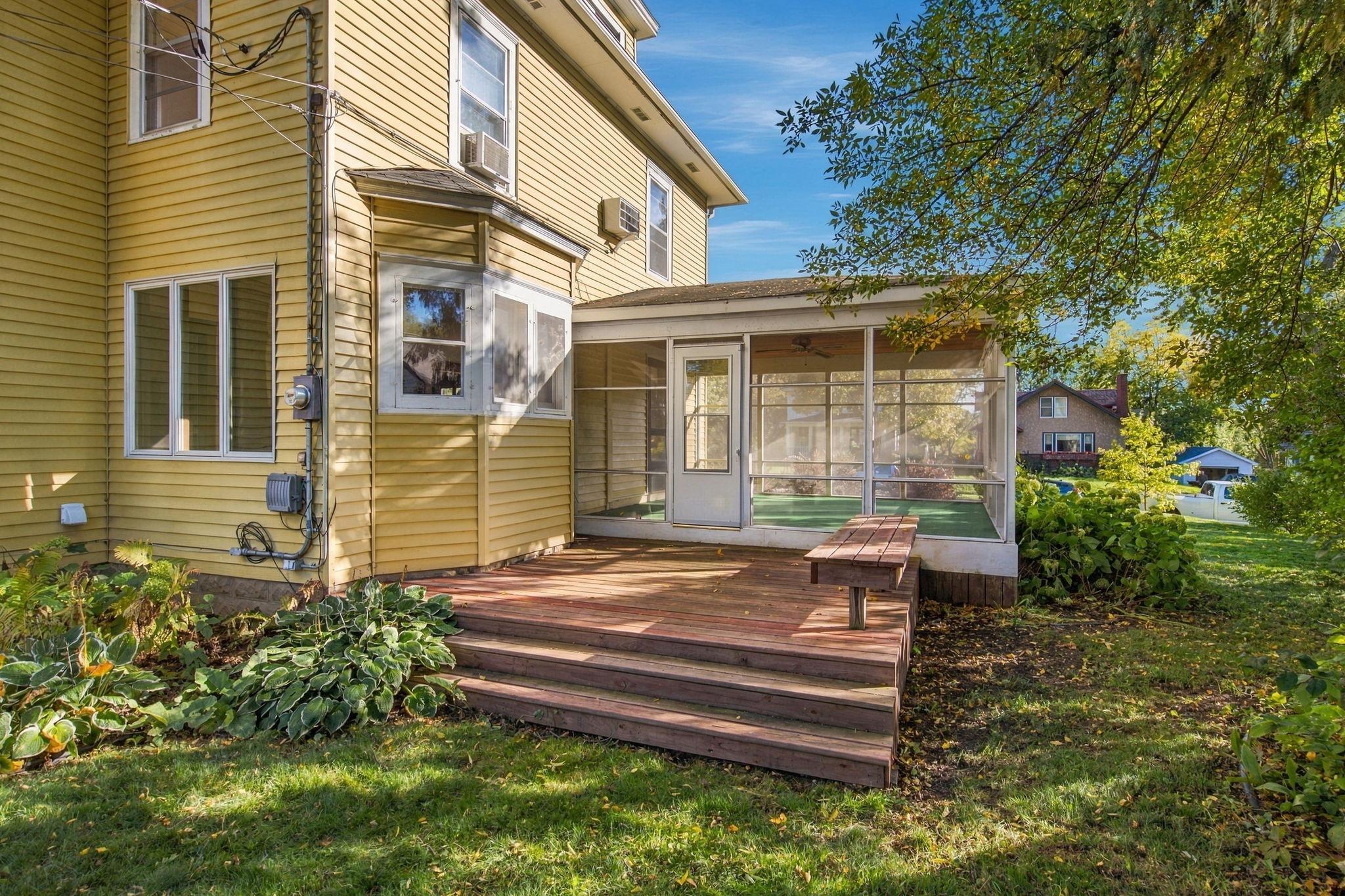 309 Division Street E