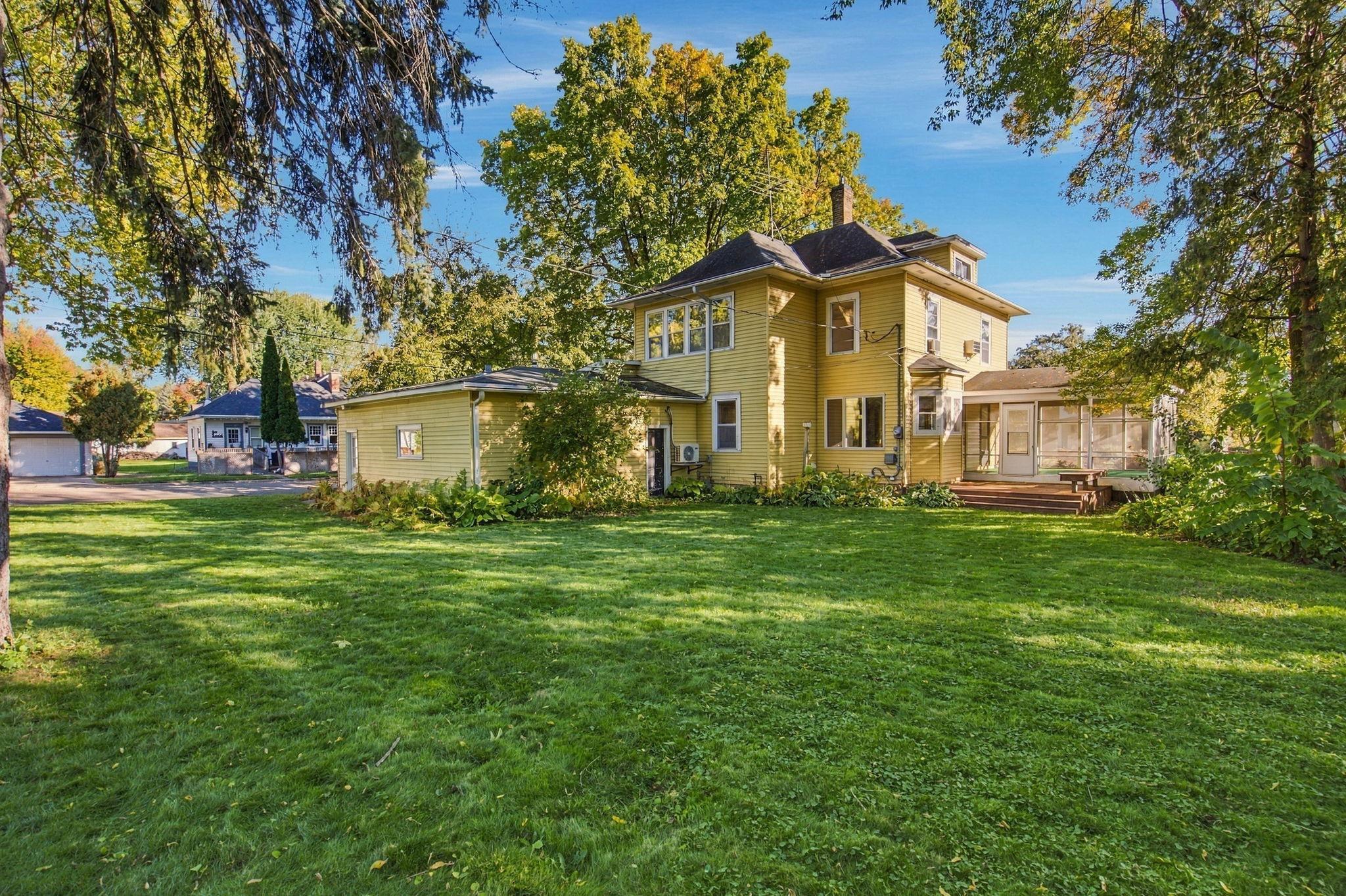 309 Division Street E