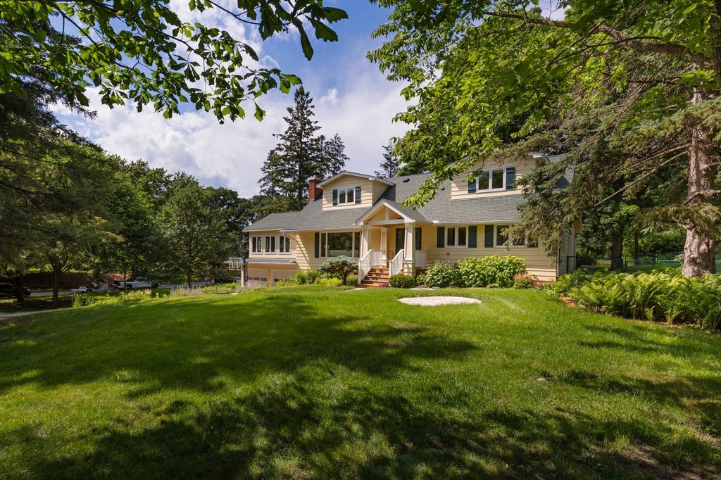 Photo of 2275 Linner Road, Wayzata, MN 55391 (MLS # 6811862)