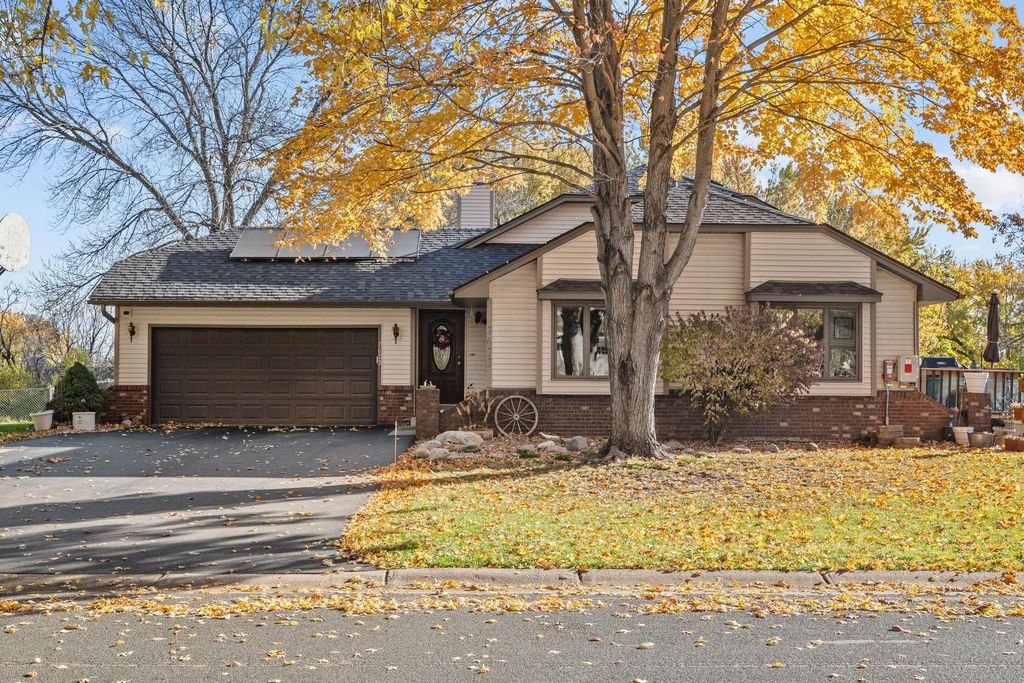 Photo of 7622 Orchid Lane N, Maple Grove, MN 55311 (MLS # 7015020)