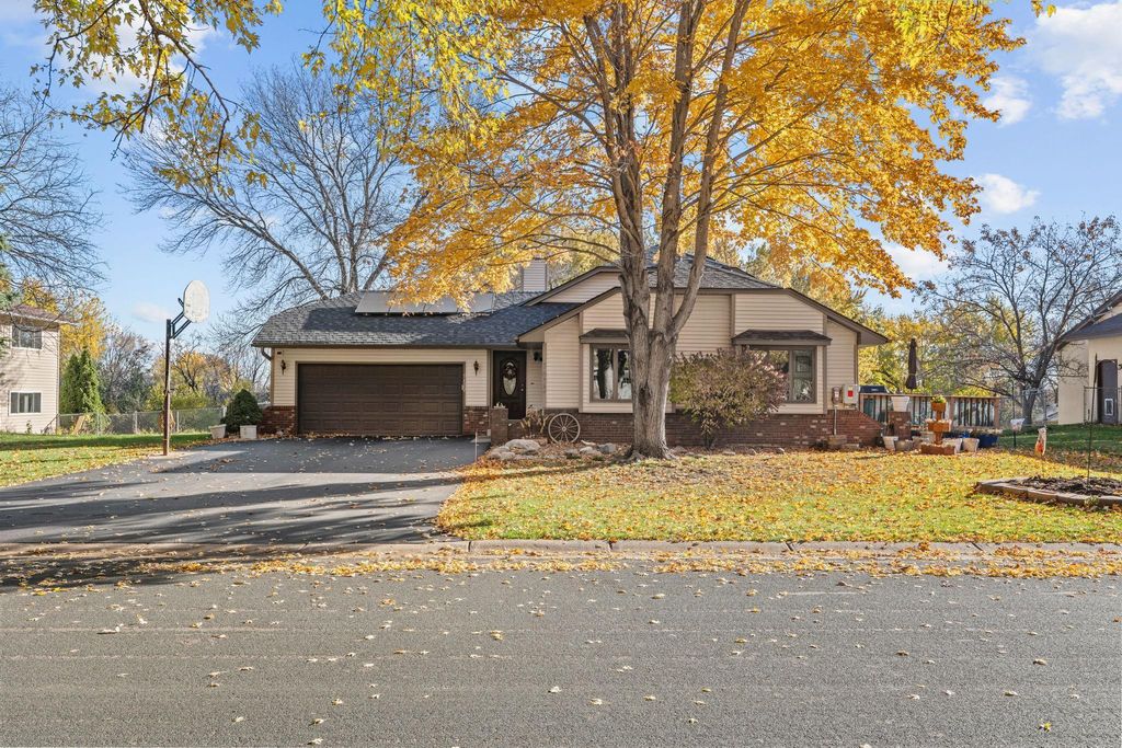 Photo of 7622 Orchid Lane N, Maple Grove, MN 55311 (MLS # 7015020)