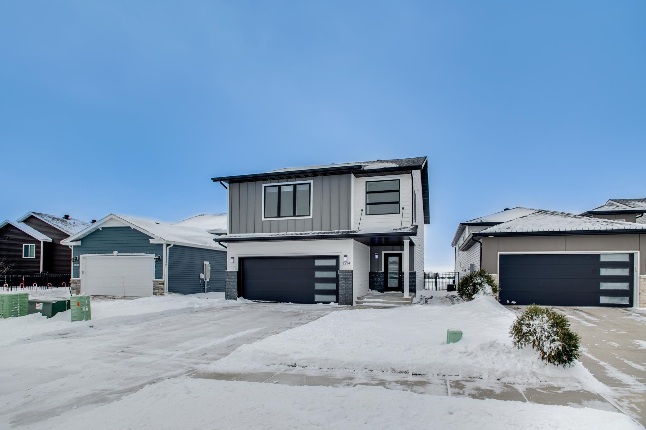 1234 Highland Lane W