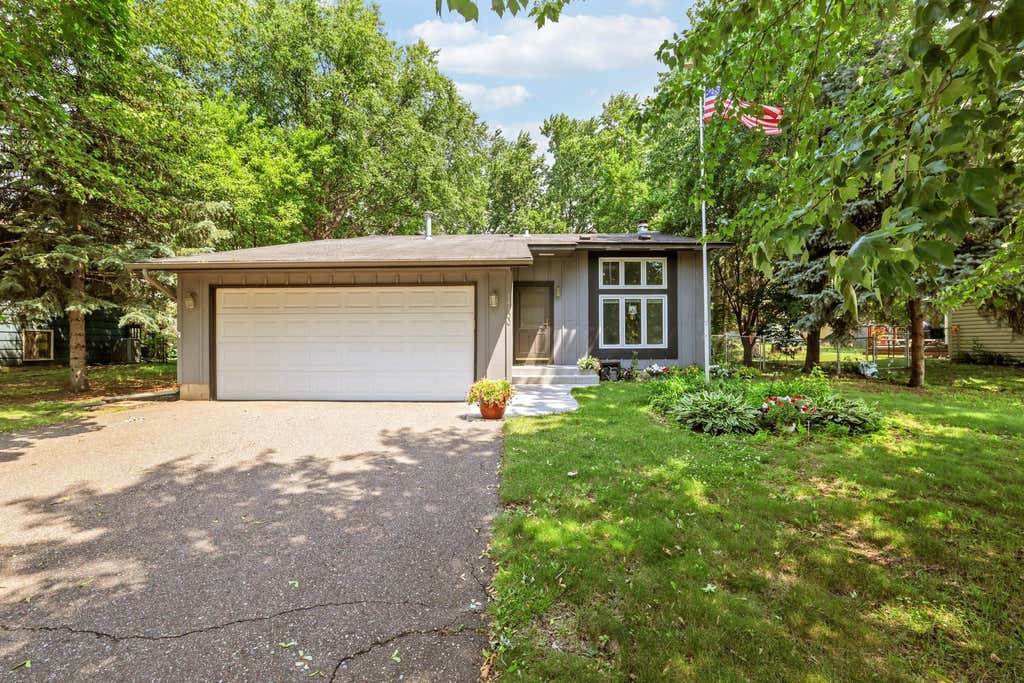 Photo of 14100 36th Avenue N, Plymouth, MN 55447 (MLS # 7103102)