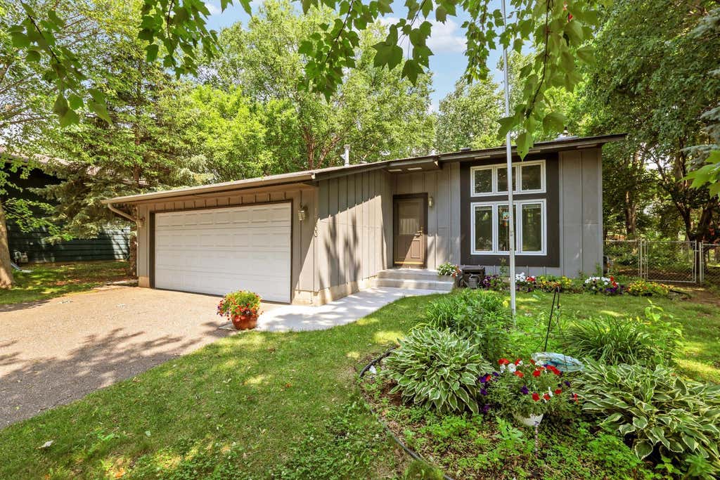 Photo of 14100 36th Avenue N, Plymouth, MN 55447 (MLS # 7103102)