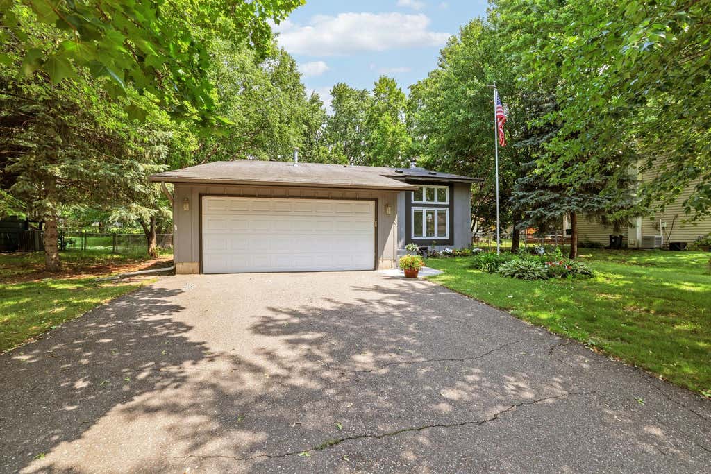 Photo of 14100 36th Avenue N, Plymouth, MN 55447 (MLS # 7103102)