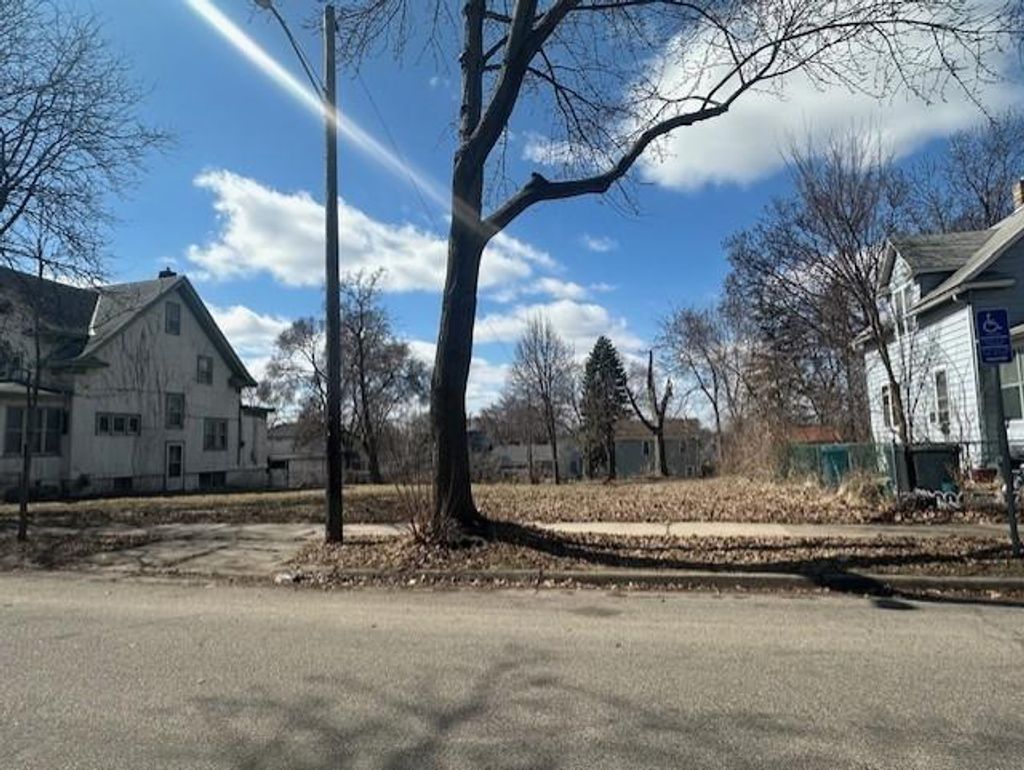 Photo of 719 Russell Avenue N, Minneapolis, MN 55411 (MLS # 7044157)