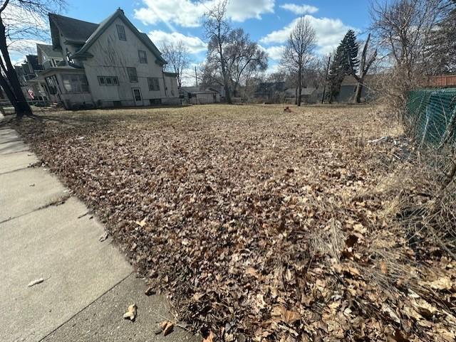 719 Russell Avenue N