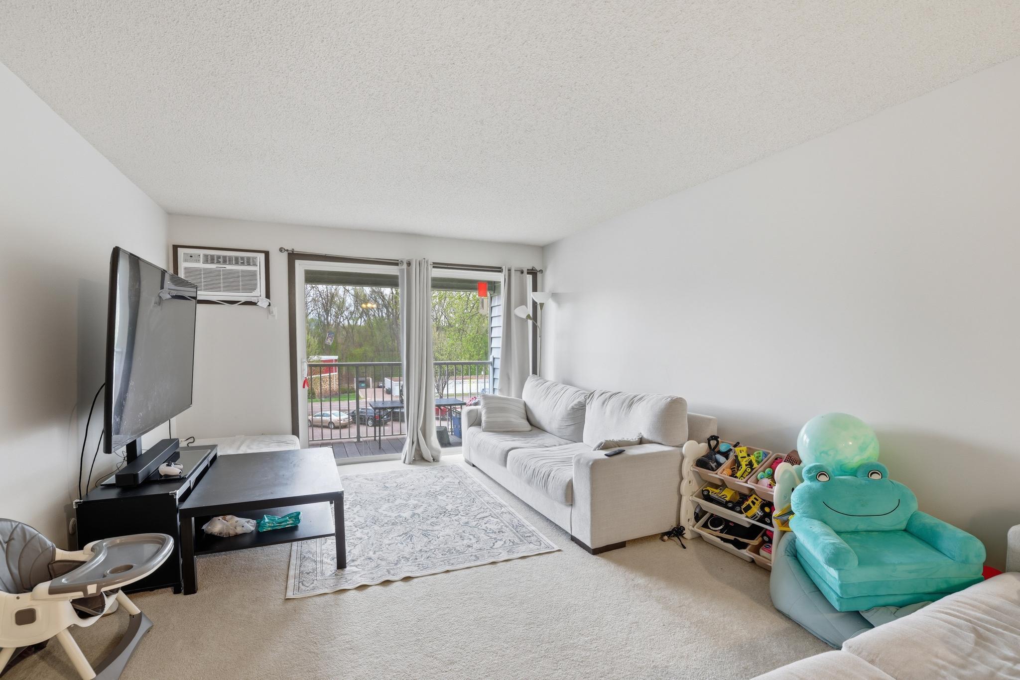 175 County Road B2 E 203