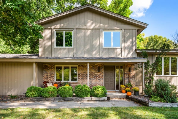 6015 STONEYBROOK DR, MINNETONKA, MN 55345 - Image e2aedaed82c557e7e258509178e5bbfd/3111363955