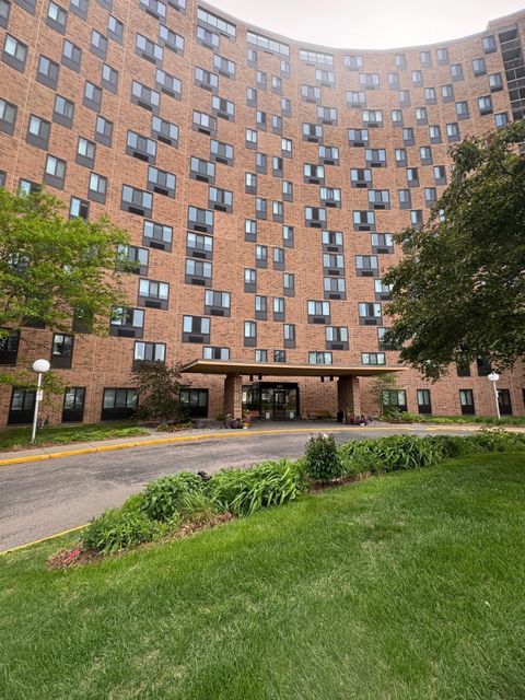 1181 Edgcumbe Road 213 Saint Paul MN 55105
