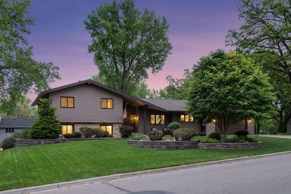 Photo of 10110 Oak Shore Drive, Lakeville, MN 55044 (MLS # 7078678)