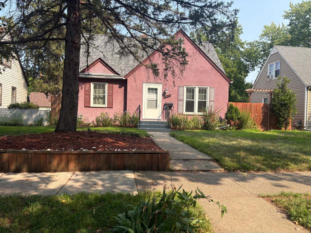 Photo of 4050 Regent Avenue N, Robbinsdale, MN 55422 (MLS # 7127973)