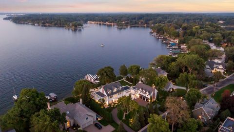 20100 Lakeview Avenue Deephaven MN 55331