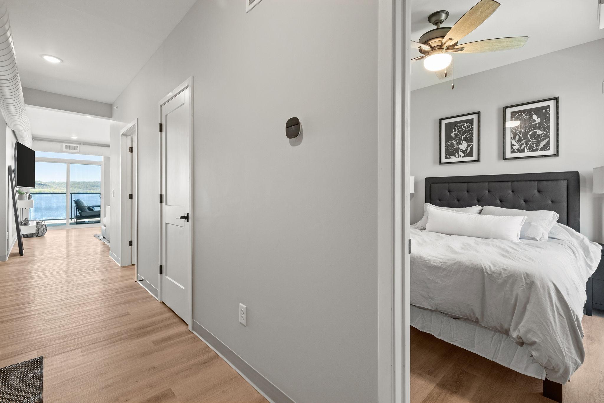 907 N Lakeshore Drive 305