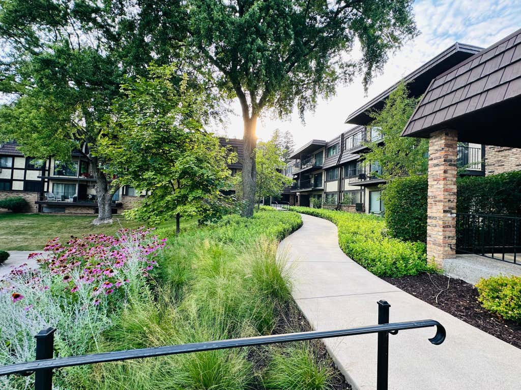 Photo of 205 Barry Avenue S #306, Wayzata, MN 55391 (MLS # 7127956)
