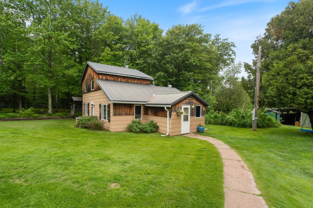 Photo of 7211 S State Road 35, Foxboro, WI 54836 (MLS # 7090794)