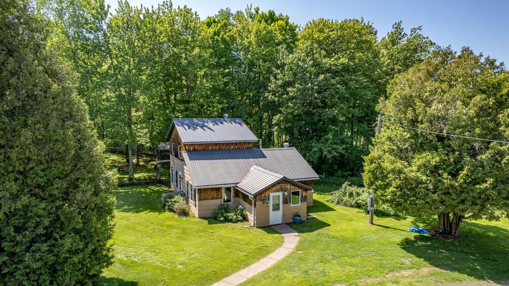 Photo of 7211 S State Road 35, Foxboro, WI 54836 (MLS # 7090794)