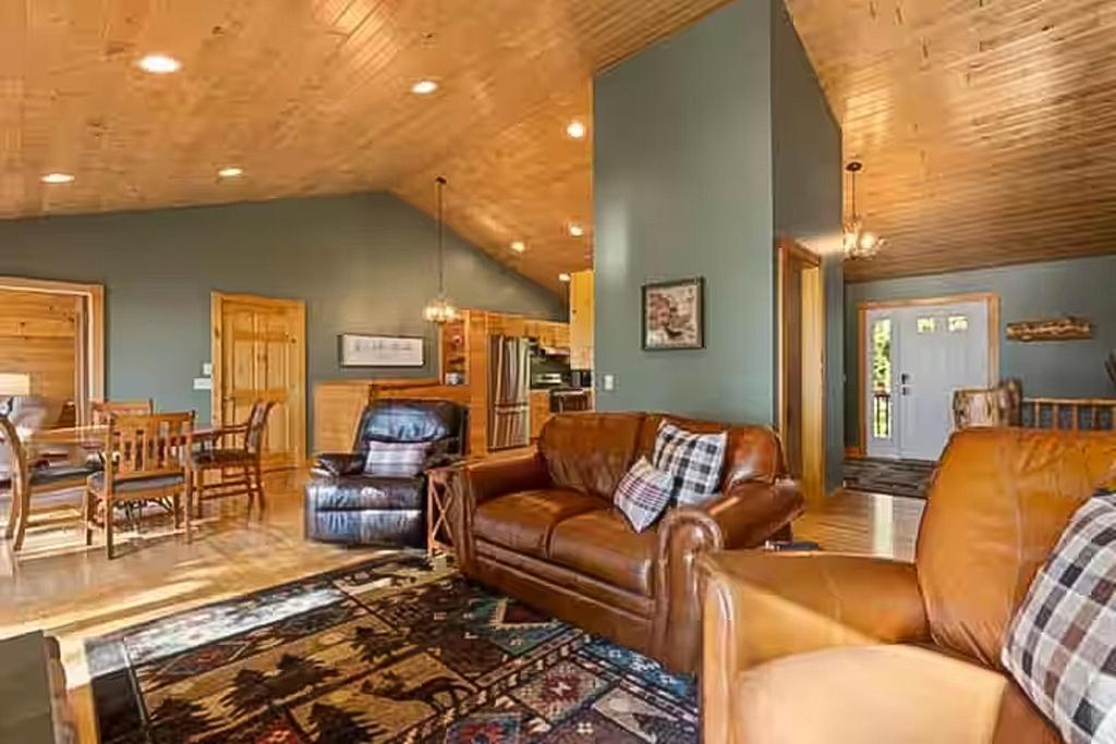 10580 Pine Song Drive