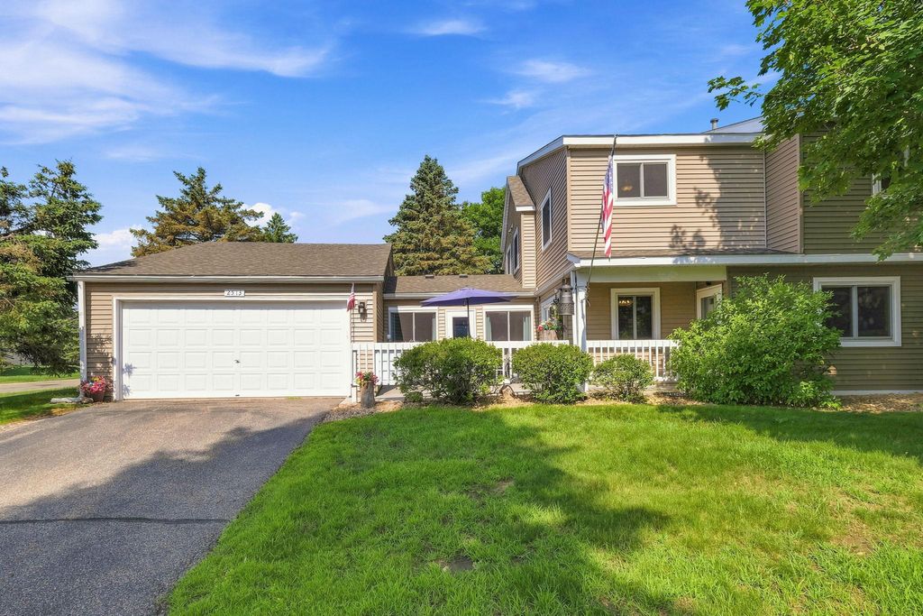 Photo of 2513 Wimbledon Place, Woodbury, MN 55125 (MLS # 7105904)