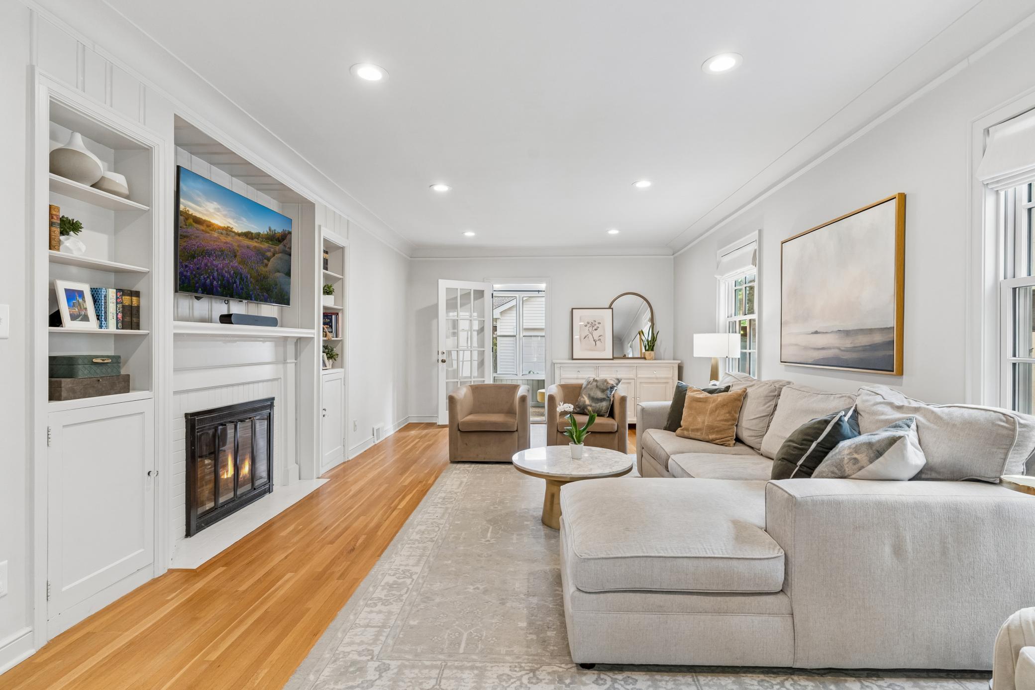 588 Montrose Lane