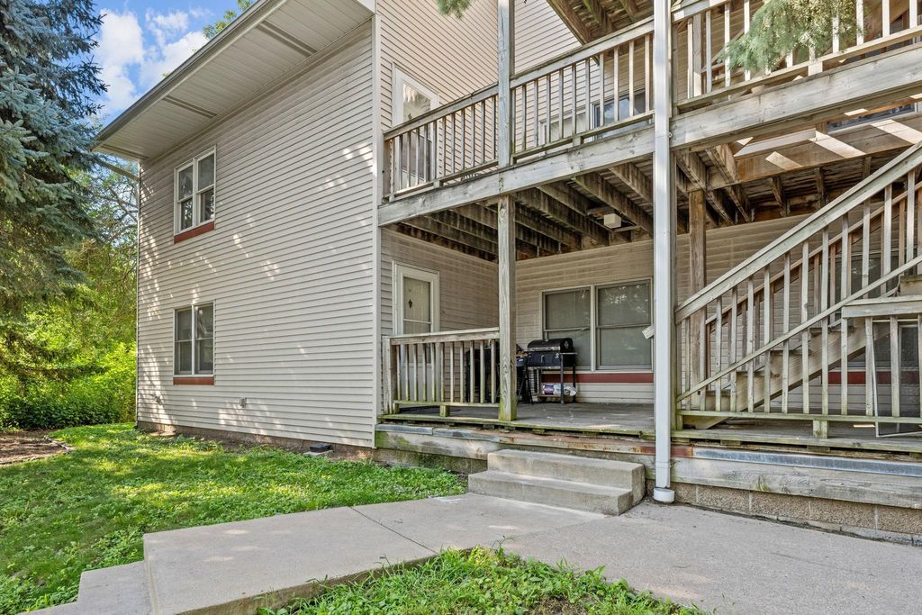 Photo of 1053 Cromwell Avenue, Saint Paul, MN 55114 (MLS # 7004384)