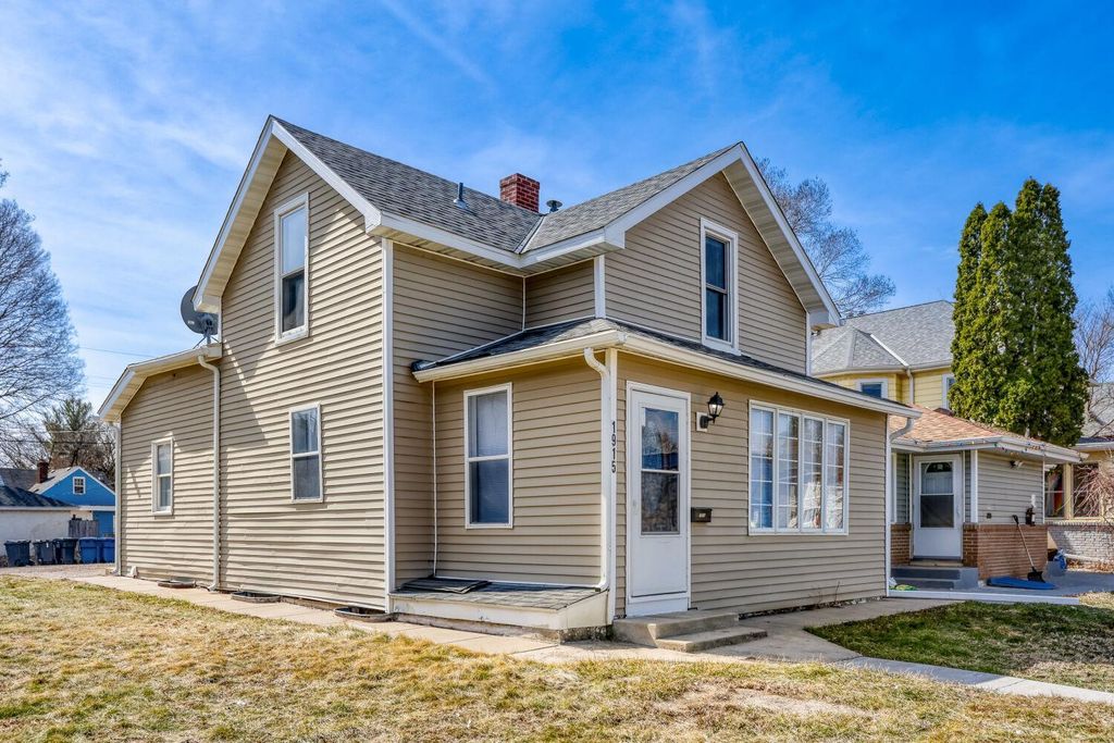 Photo of 1915 Glenwood Avenue, Minneapolis, MN 55405 (MLS # 7043921)